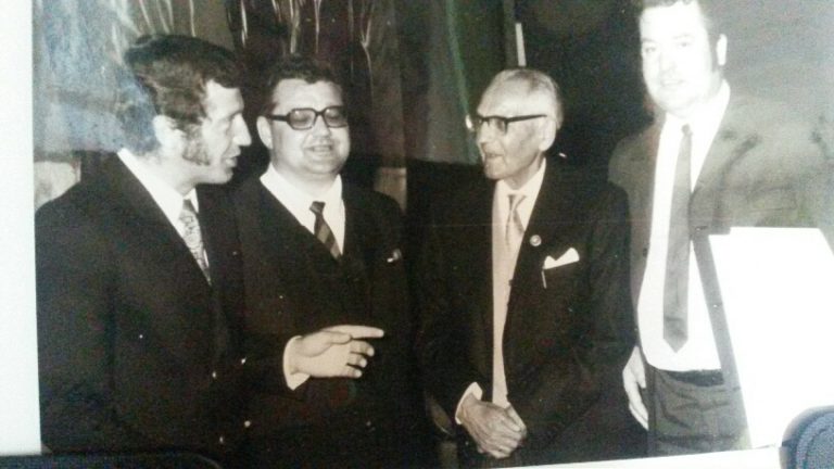 Firmengründer Hans Becker (2 v. L)